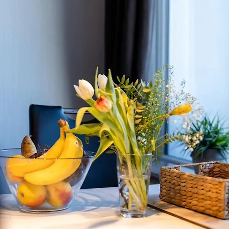 - Haus O, App 0o0404 *